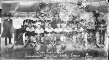 1929-30 LONDON GREEN STRIPES INTERNATIONAL PROFESSIONAL HOCKEY LEAGUE PHOTO