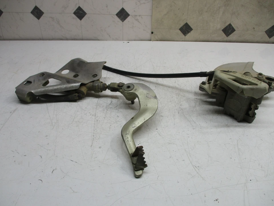 Yamaha yz426f yz 426 f 2000 00 Pinza de freno trasera cilindro maestro línea de pedal. Foto 2 de 4