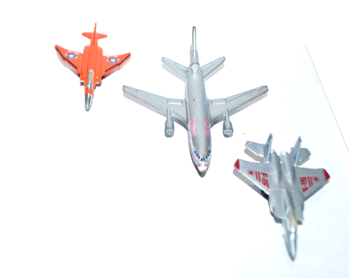 Assorted Lot Of 9 Air planes Plastic and Diecast Toy Planes. - Picture 7 of 8