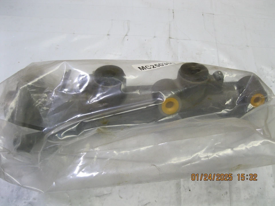 Bendix 12595 Brake Master Cylinder Foto 3 de 4