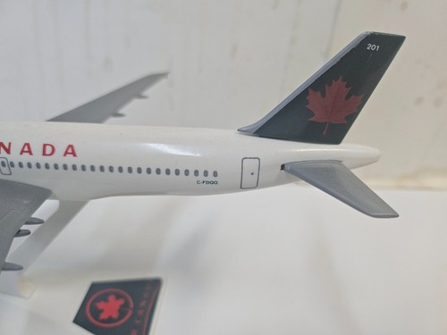 Air Canada C-FDCA Modelos 1/400 Airbus A320 Con Avión de Pie - Imagen 3 de 3