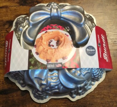Nordic Ware Holiday Collection Heavy Cast Aluminum Ribbon Wreath Bundt Pan New