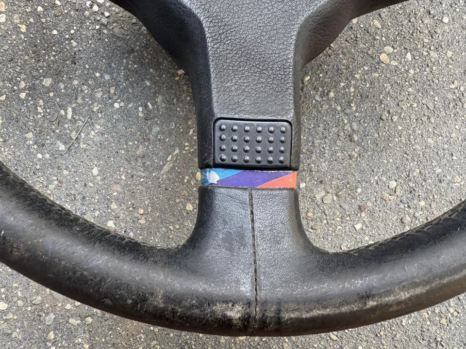 Volante BMW E30 M-Tech 1 E30 M3 325 320 318 E28 M5 M535 E24 M6 M635 Foto 2 de 4