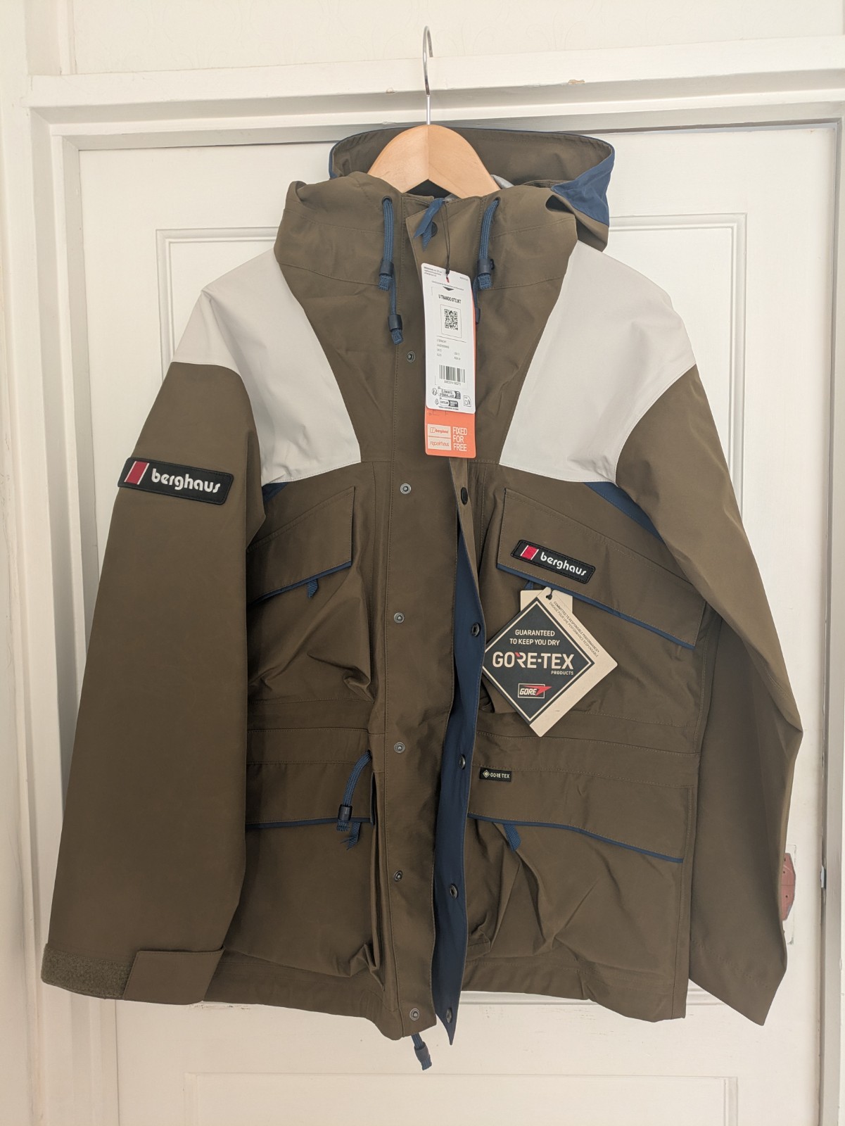 BNWT Berghaus Trango Unisex Waterproof Jacket Size S, Army Green, Beige And Navy