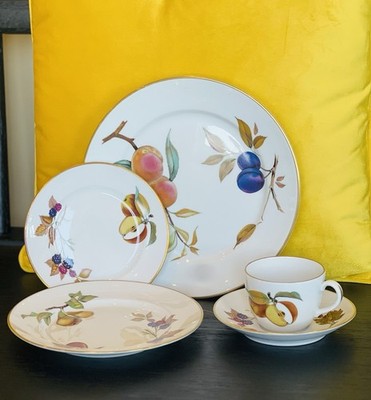 Royal Worcester Evesham Gold 5 Pc Placesetting Service For 4 EUC