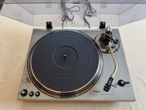 Technics SL 1700 Vintage Direct Drive Turntable