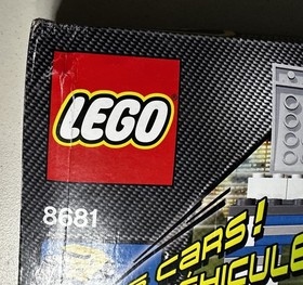 LEGO Racers: Tuner Garage (8681), Complete w/ Manual, Minifigs, & Box