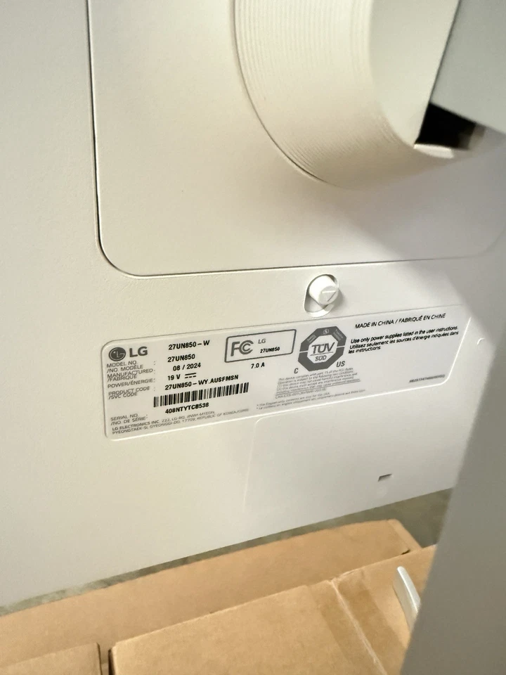 LG Ultrafine 27UN850-W 27'' 4K UHD IPS Monitor TESTED - Image 3 of 4