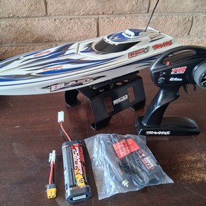 TRAXXAS BLAST RC BOAT RTR BATTERY AND CHARGER INCLUDED