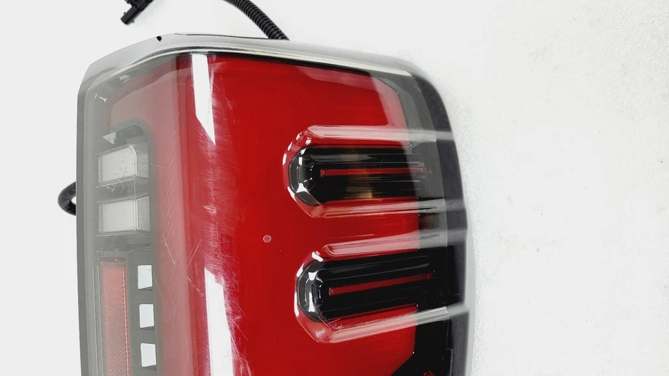 2024-2025 GMC Sierra 2500HD AT4 Right Full LED Tail Light Lamp Assembly 85095716 - Image 2 of 4