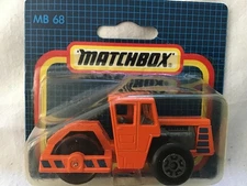 MATCHBOX MB-68 ROAD ROLLER - ON CARD