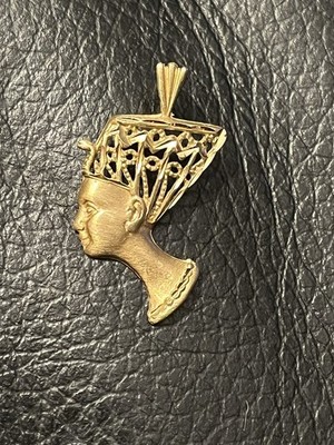 Vintage Queen Nofretete 14k Gold Anhänger. Filigraner Schnitt.  1,8 Gramm