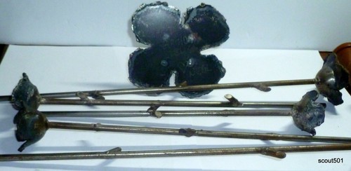 Vintage Artisan Signed Iron 5 Stem Removable Flowers In Vase Sculpture 17” X 4” - Picture 11 of 16
