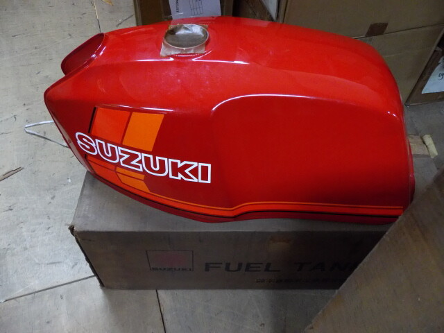 Suzuki GSX250 Fuel Tank NOS GSX 250 GAS TANK 44100-11430-07P GS450