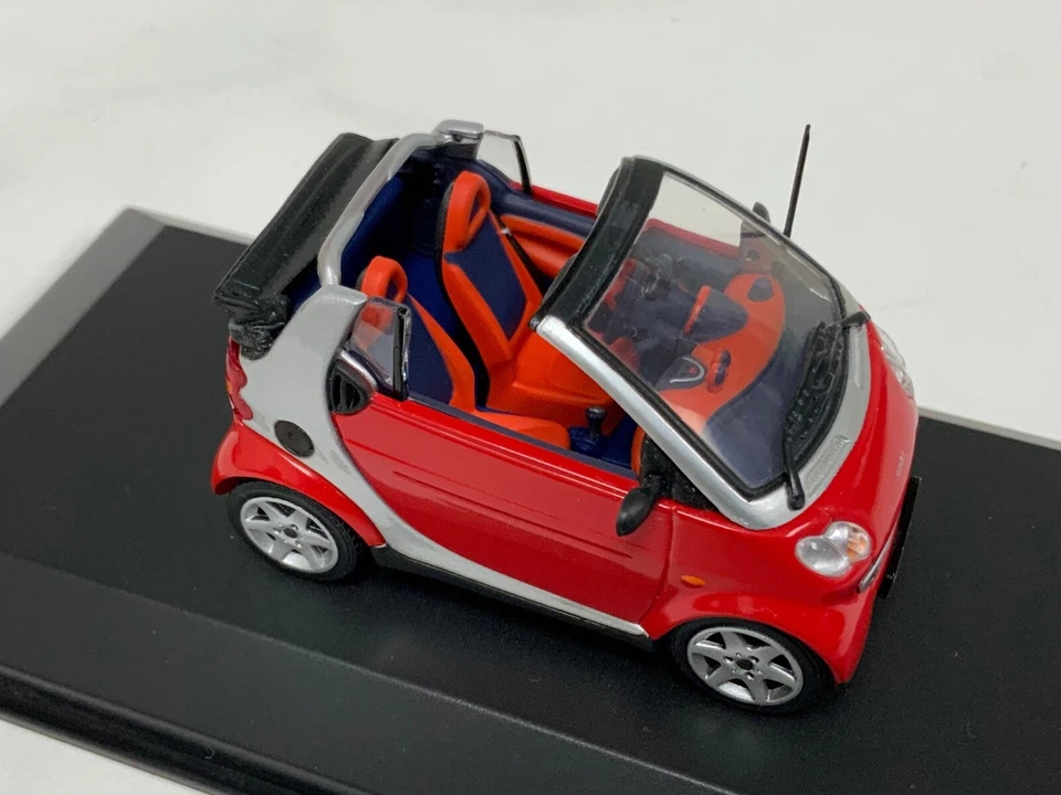 1/43 Minichamps Smart Cabriolet  Mercedes Interchangeable Body  Red dealer ed - Image 3 of 4