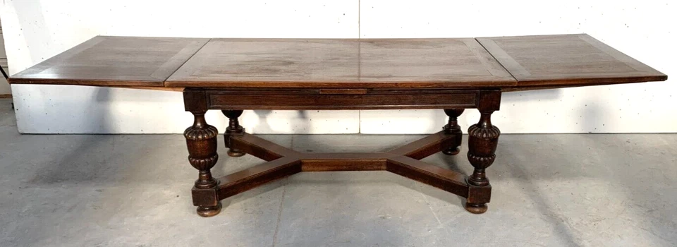 Table de style renaissance en chene XX siècle - Photo 2/4