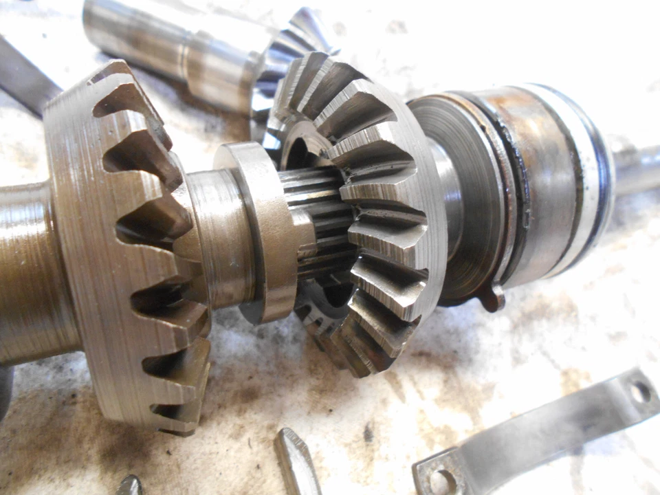 Johnson 35 HP RD-19 Seahorse 57 Outboard OMC Lower Unit Gear Shaft Bearing Shift - Image 4 of 4