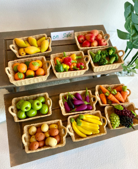 Lote 1:12 Mercado de Alimentos Casa de Muñecas Miniatura Arcilla Vegetales Frutas Cesta Mercado