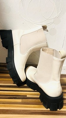Comfortable Winter boots for women size 39.