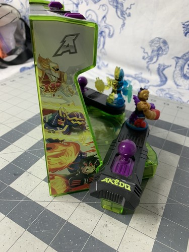 Legends of Akedo Ninja Fury Star Battle Arena Playset, 2 Fighter Figures (K1) - Picture 7 of 10