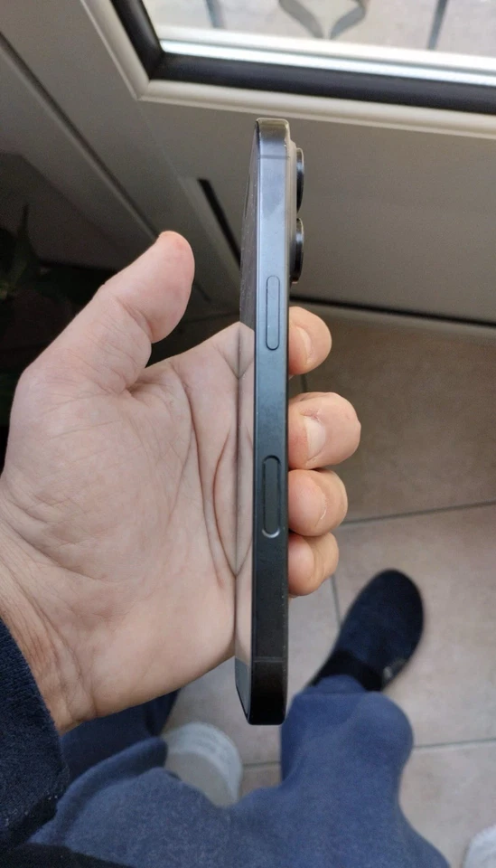 Apple iPhone 16 Pro · 128GB, foto 3 di 5