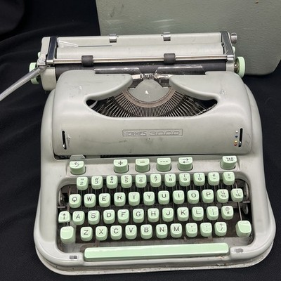 RARE VINTAGE 1960's Hermes 3000 Seafoam Green Typewriter W/ Case & Key