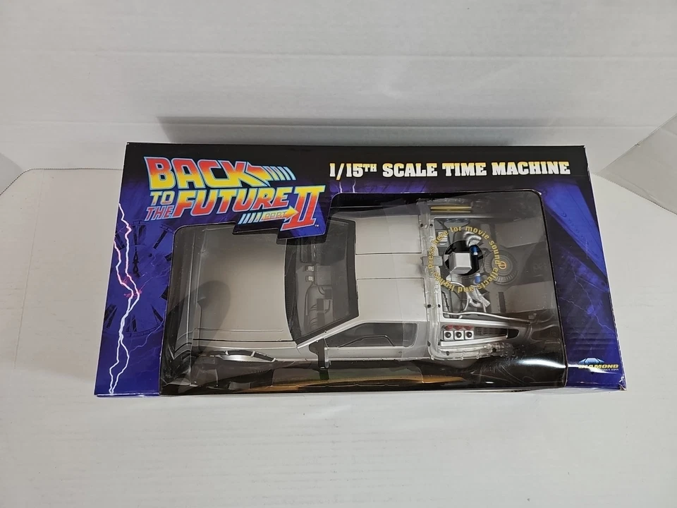Regreso al Futuro Parte II 1/15 DeLorean Máquina del Tiempo Diamante Selecto LOTE # 688 Foto 2 de 4