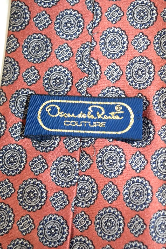 Corbata de Colección Oscar de la Renta Satén Salmón Medallón Foulard Seda 56" x 3" Foto 3 de 4