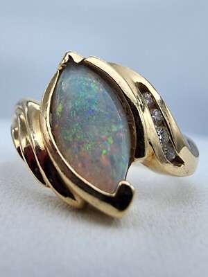 14k .585 Yellow Gold Ethiopian Opal Navette & .05 ctw Diamond Sz 7 Ring Au 23214