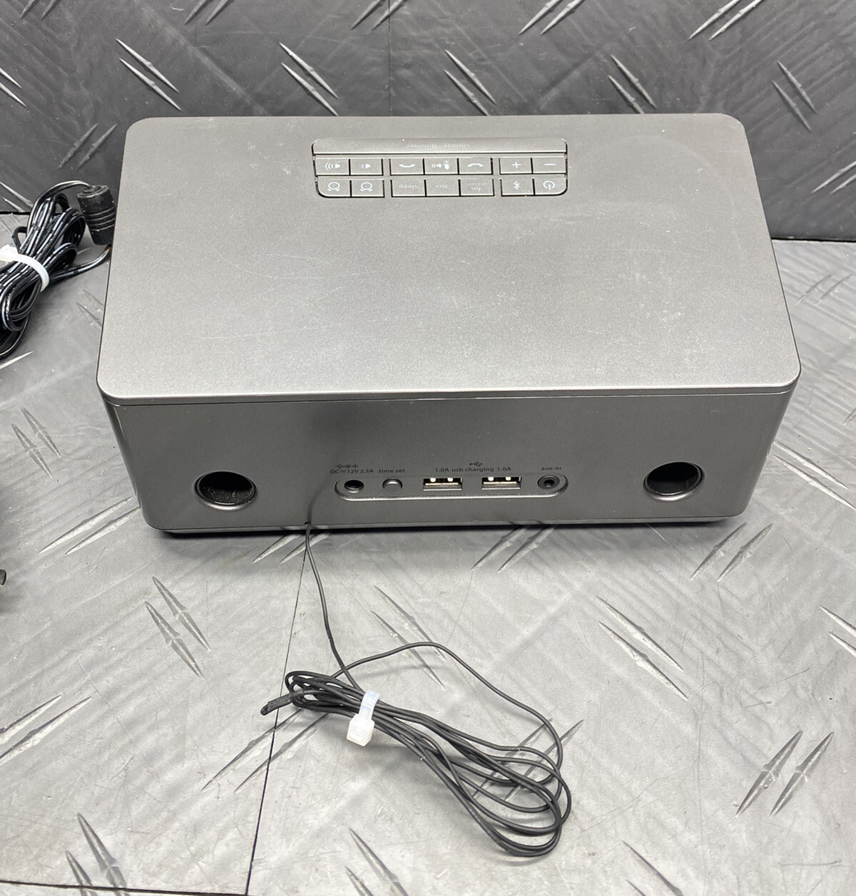 iHome IBT233V2 Bluetooth Dual Alarm Stereo Clock Radio + Dual USB