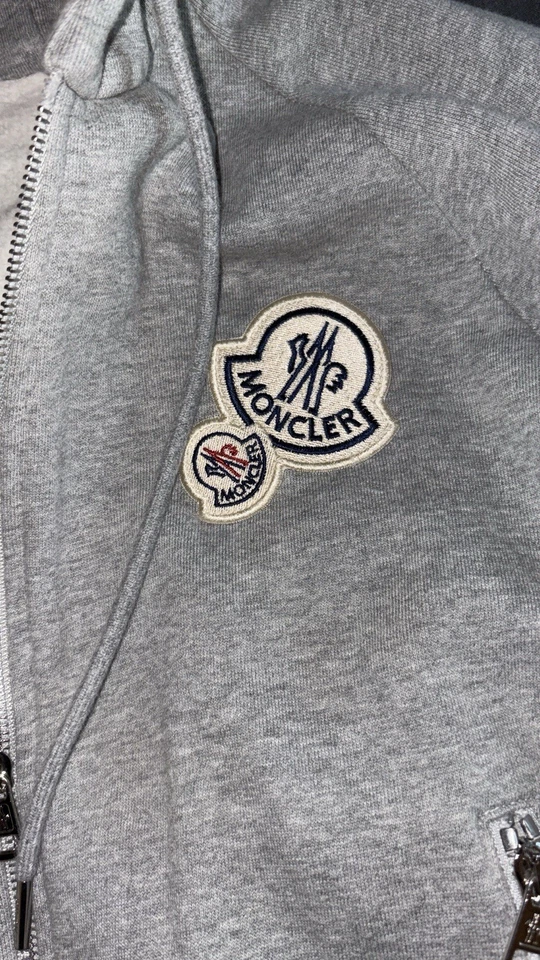 SUDADERA CON CAPUCHA MONCLER | DOBLE LOGO | 100% AUTÉNTICA | PEQUEÑA Foto 3 de 4