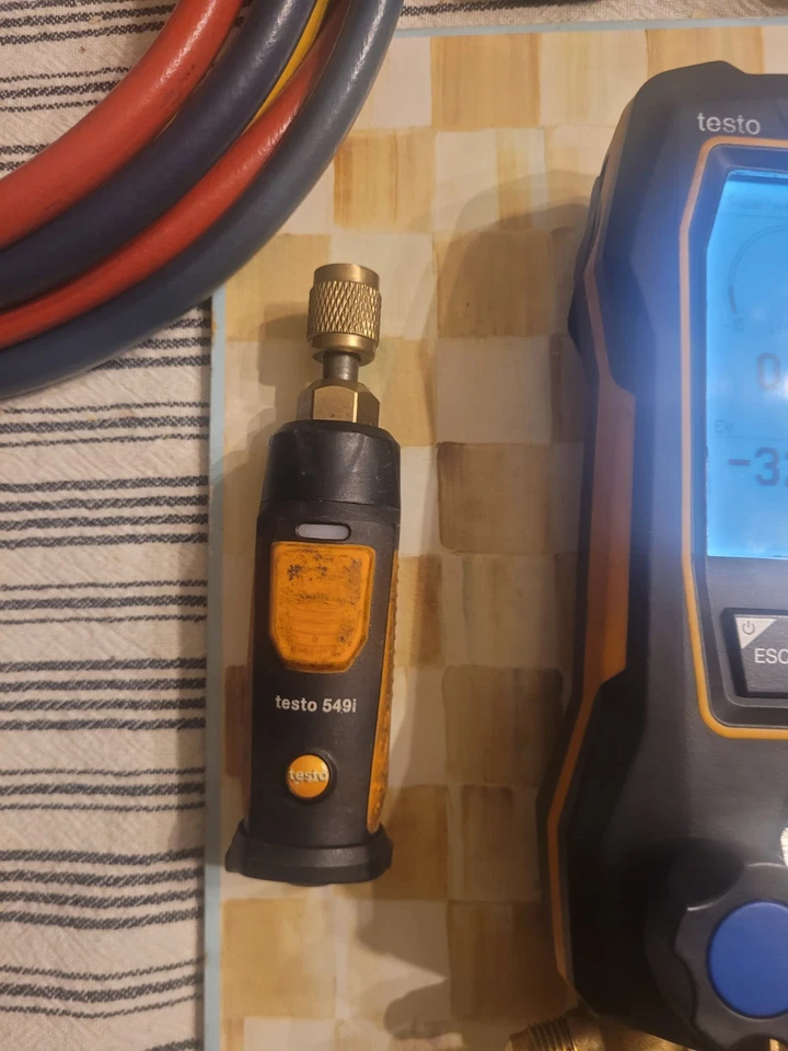 Kit colector digital inteligente Testo 557s con sonda inalámbrica de temperatura y vacío Foto 2 de 4