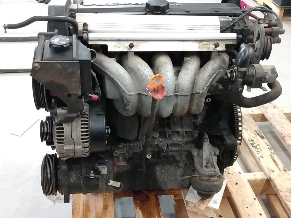 Volvo 850 Engine Assembly 2.4L 5 Cylinder Fits 1994 1995 1996 1997 94 95 96 97 - Image 3 of 4
