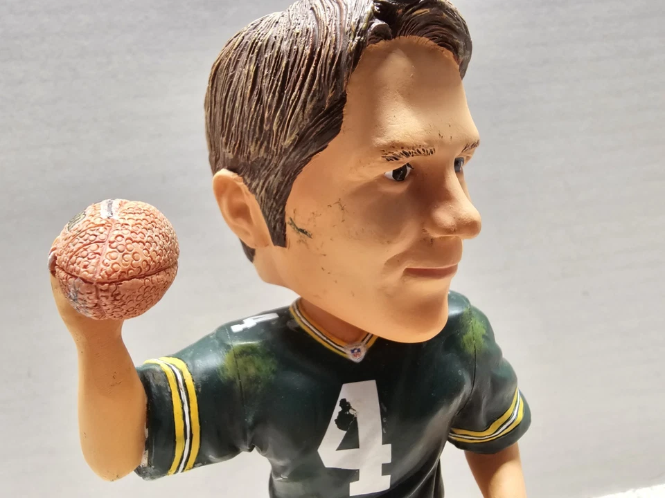 Brett Favre Green Bay Packers NFL Forever Collectibles FOCO #'d Bobblehead Foto 3 de 4