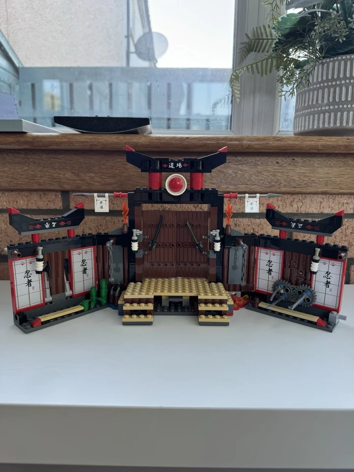 LEGO Ninjago 2504 Spinjitzu Dojo, photo 3 of 3