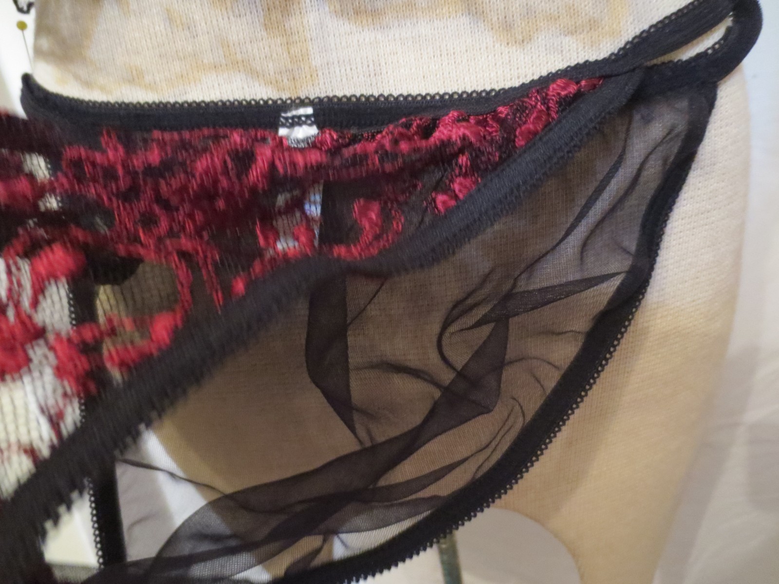 Vtg Alana Gale  Intimates  Red Black Lace Babydoll Crop top string bikini