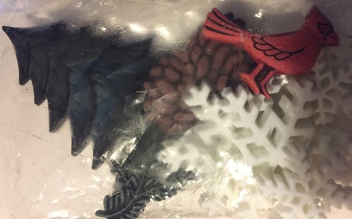 Roter Vogel Tannenzapfen Schneeflocken immergrün Baum & Ast Verzierung Knöpfe 9 Stück - Bild 2 von 2