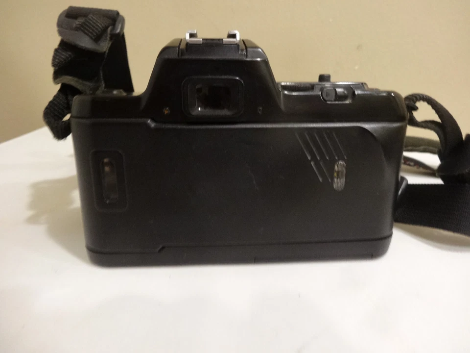 Cámara Nikon N4004 AF SLR con lente Quantaray Tech-10 75-300 mm 1:4-5,6 Foto 4 de 4