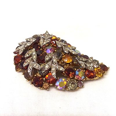  Vintage Schmuck fabelhafte 60er Jahre signierte Sphinx Stufen Strass Brosche Anstecknadel