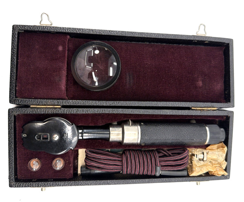 VINTAGE OCULUS UNIVERSAL OPHTHALMOSCOPE GERMANY WWII EXCELLENT UNUSED