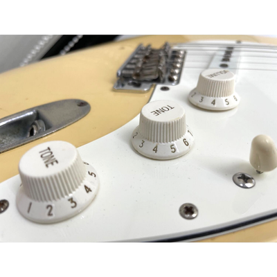 ST68-185YM フェンダージャパン イングヴェイモデル Fender Japan Yngwie Malmsteen Scalloped Stratocaster Guitar ST68