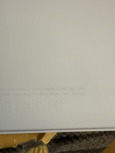 Apple Magic Keyboard for iPad 10th Gen. (MQDP3LLA) - White - 第 6/6 張圖片