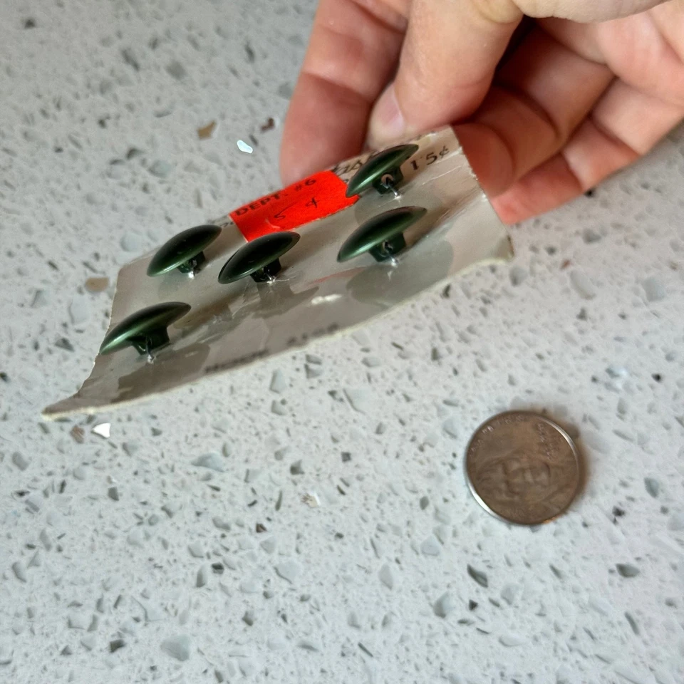 NEW Vintage 1950s Green Dress Fashions Buttons on Card Shank Round - Image 4 of 4