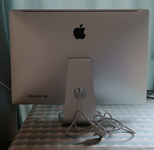 Apple iMac 27" Late 2009 3.06 Ghz Intel Core 2 Duo 12 GB RAM 240GB SSD - Picture 2 of 7