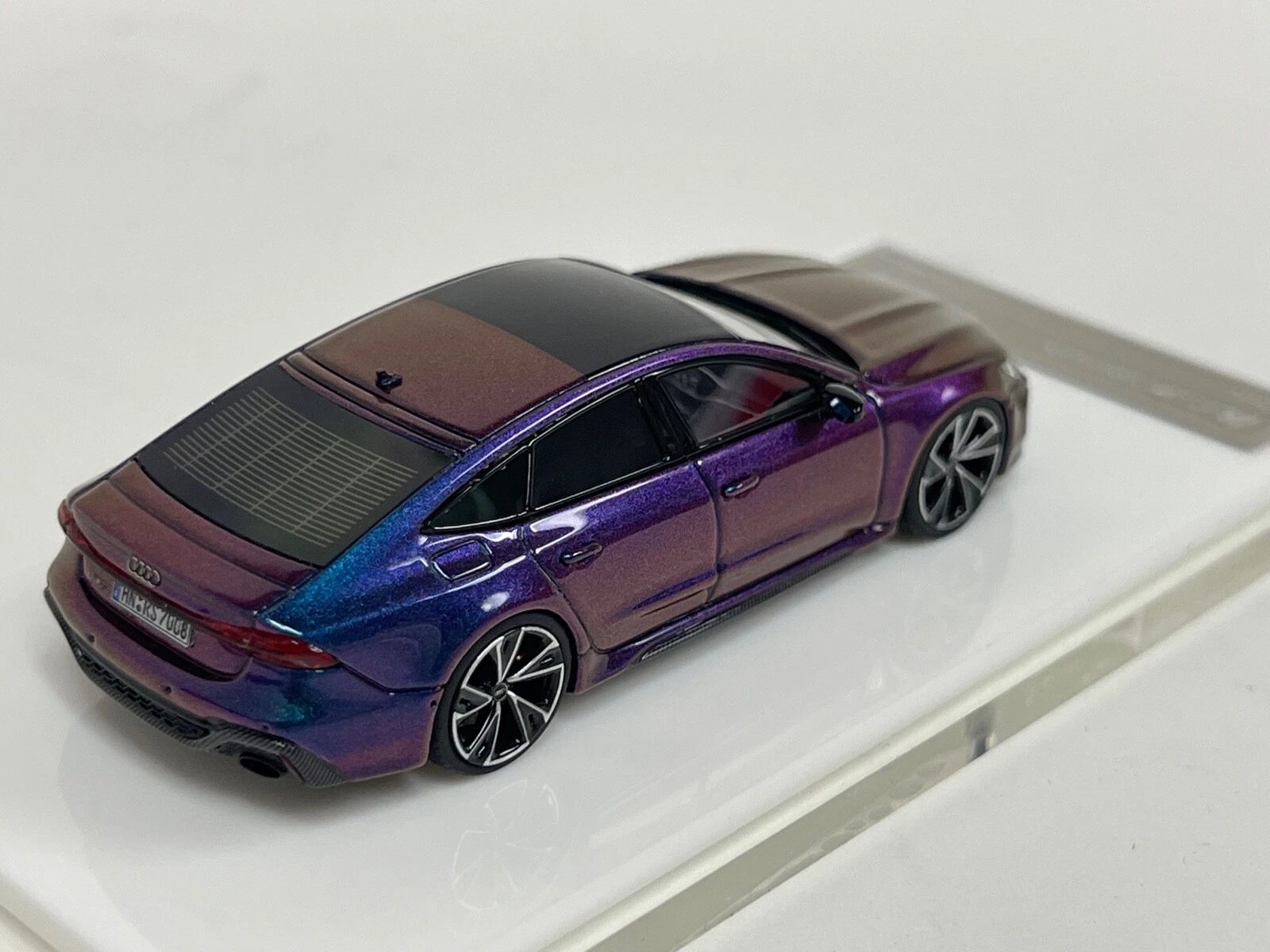 【ミニカー 美品】1/18 MOTORHELIXアウディ RS7 スポーツバック ミニカー 美品】1/18 MOTORHELIXアウディ RS7 スポーツバック