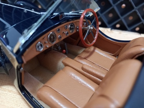 BUGATTI type 57 SC 1938 Corsica Roadster by CMC 1/18 scale - Photo 6/8