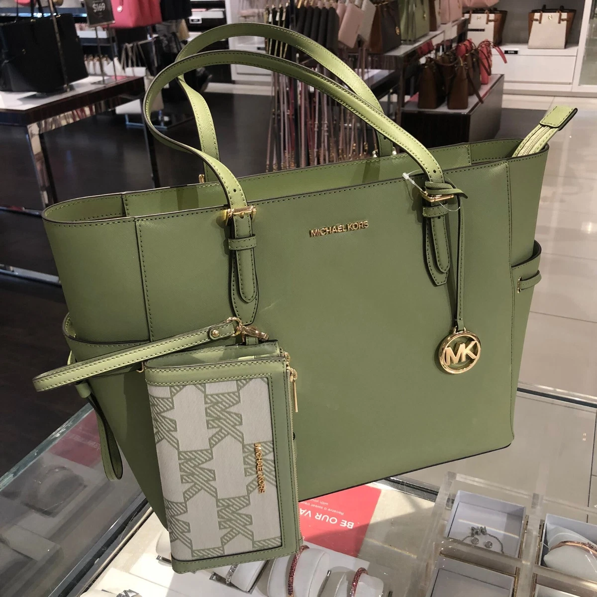 MICHAEL KORS - on SALE with 25% off - JET SET TRAVEL LARGE SAFFIANO LEATHER  TOTE - REVIEW/MODSHOTS 