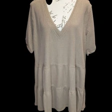 NWT Davi & Dani Women's Beige V-Neck Waffle Knit Top