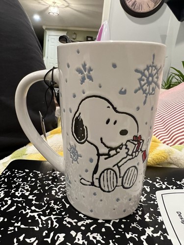 Peanuts Snoopy Ceramic 6" Tall Hot & Cold Travel Mug W/Lid Snowflakes NEW W/TAG - Picture 9 of 12