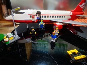 Complete Lego 3182 Airport City airplane jet terminal with manuals